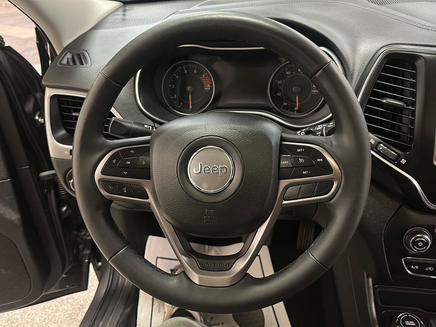 Used 2022 Jeep Cherokee Latitude Lux w/ Sun & Sound Group AWD/4WD image 18