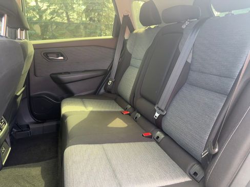 Used 2023 Nissan Rogue SV image 29