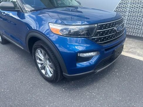 Used 2021 Ford Explorer XLT w/ Equipment Group 202A AWD/4WD image 32