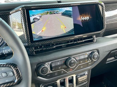 Used 2024 Jeep Wrangler Sport S image 13