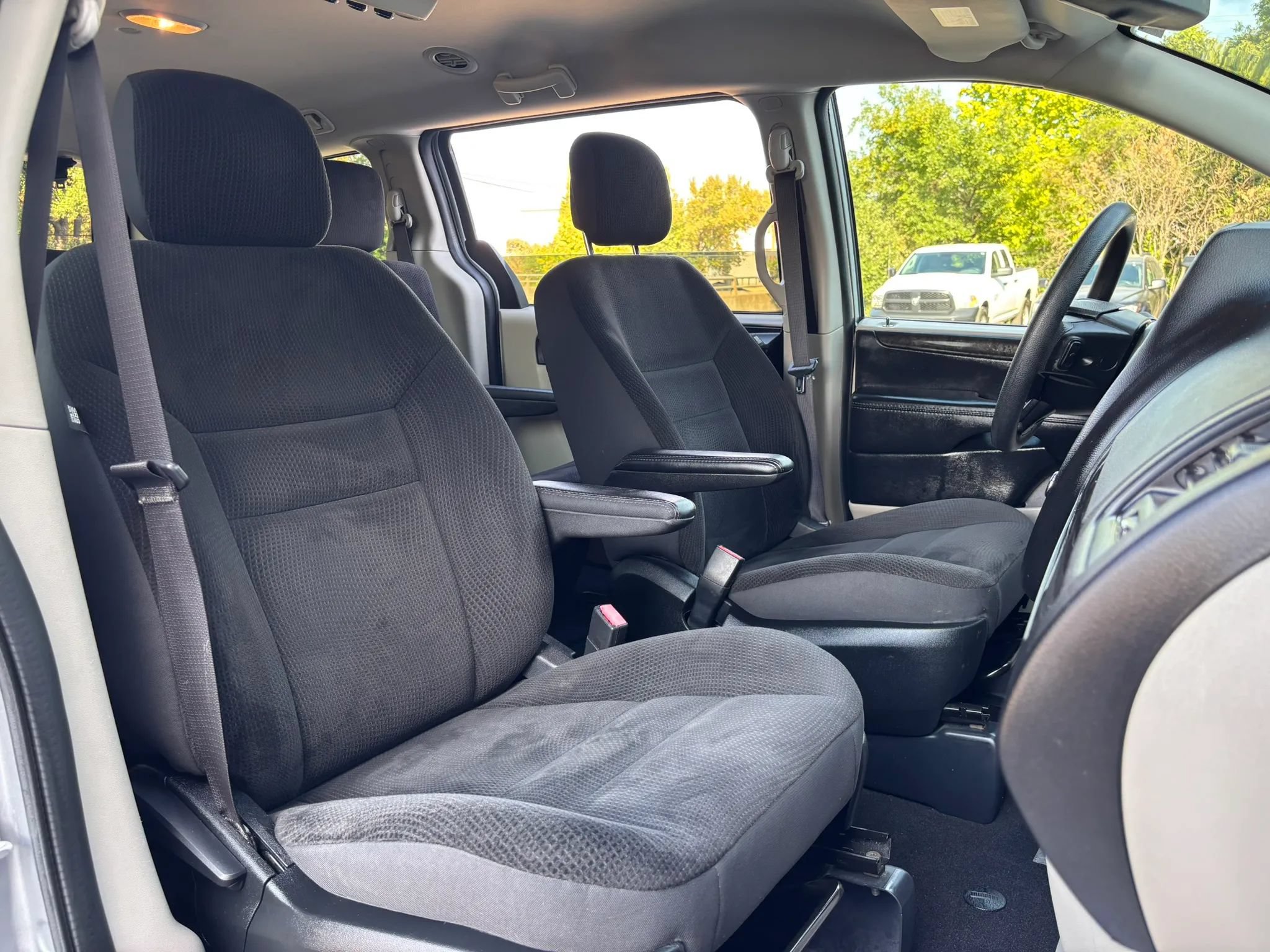 Used 2019 Dodge Grand Caravan SE w/ UConnect Hands-Free Group FWD image 15