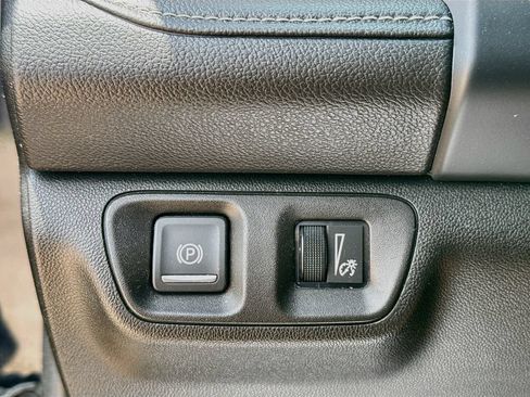 Used 2022 GMC Acadia SLE w/ Driver Convenience Package FWD image 18