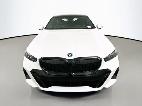 Used 2026 BMW 550e xDrive image 2