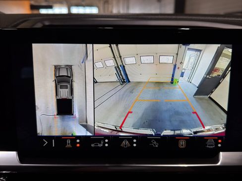 Used 2024 GMC Sierra 1500 Elevation w/ Elevation Premium Package image 32