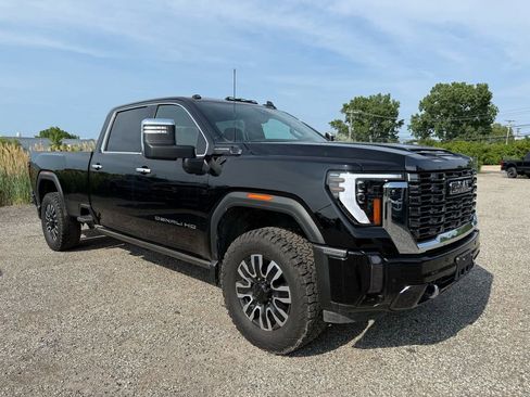 Used 2024 GMC Sierra 2500 Denali Ultimate w/ Max Trailering Package AWD/4WD image 3