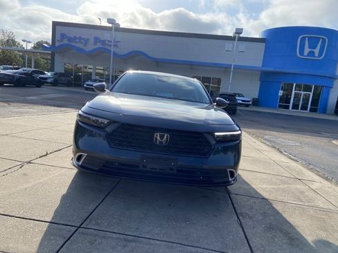 Used 2023 Honda Accord Touring image 3
