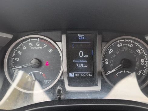Used 2017 Toyota Tacoma SR5 w/ Tow Package AWD/4WD image 14