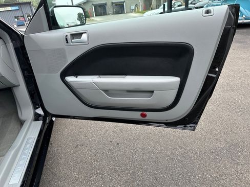 Used 2006 Ford Mustang GT image 28