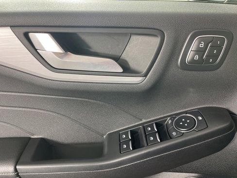 Used 2025 Ford Escape Platinum image 27