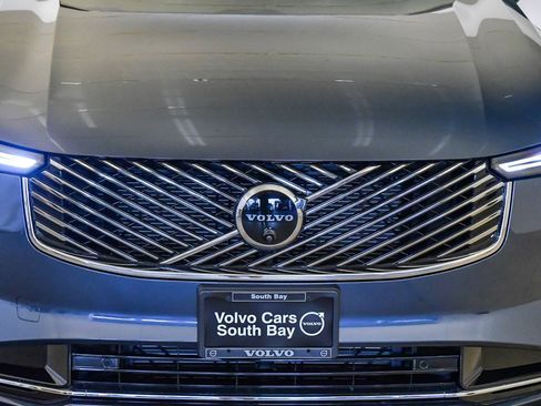 Certified 2025 Volvo XC90 B5 Plus w/ Protection Package Premier image 8