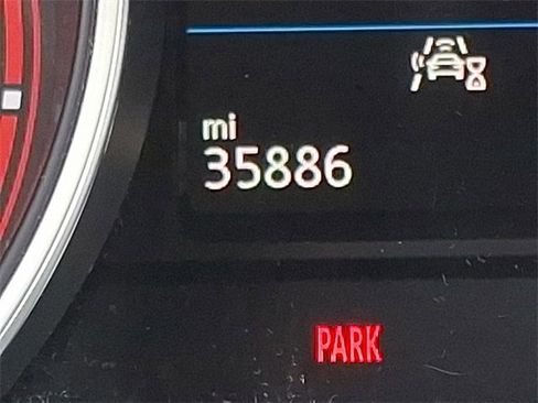 Used 2021 Volkswagen Tiguan SE image 16