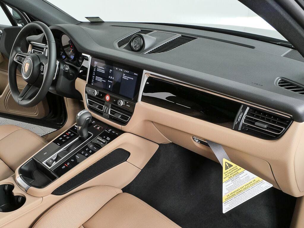 Certified 2026 Porsche Macan AWD/4WD image 24