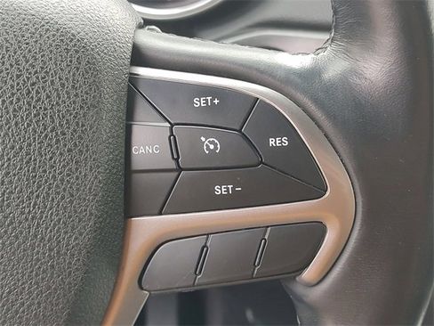 Used 2018 Jeep Grand Cherokee Limited image 23