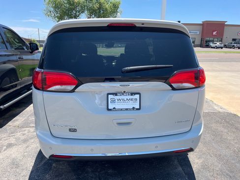 Used 2020 Chrysler Pacifica Limited FWD image 5