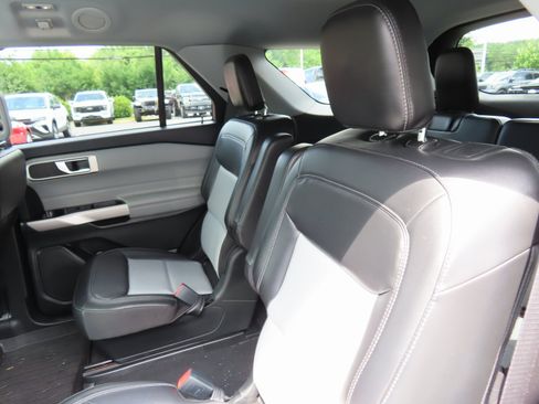 Used 2022 Ford Explorer XLT w/ Equipment Group 202A image 32