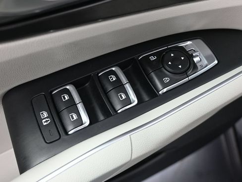 Certified 2025 Kia Sorento S w/ Panoramic Sunroof Package FWD image 11