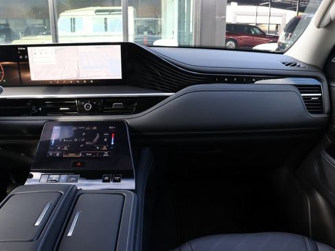 Certified 2025 INFINITI QX80 Luxe image 30