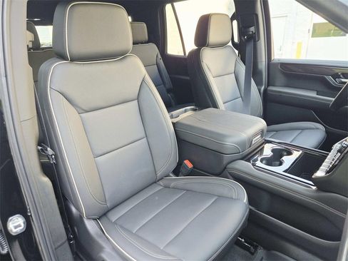 New 2025 GMC Yukon Elevation image 18