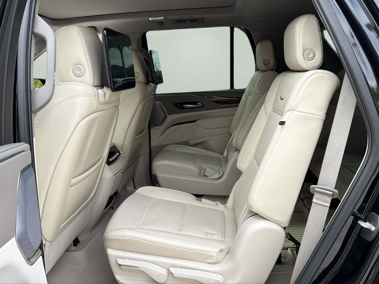 Used 2024 Cadillac Escalade Sport Platinum AWD/4WD image 14
