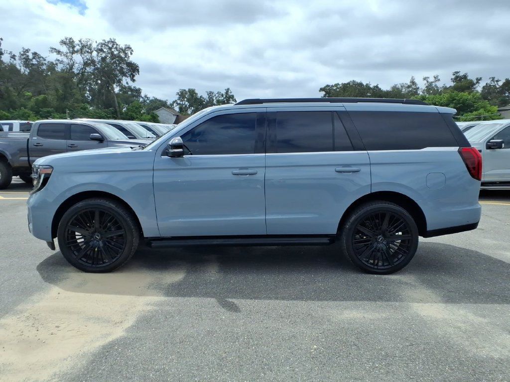 Used 2025 Ford Expedition Active RWD image 4