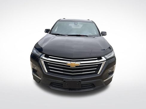 Used 2023 Chevrolet Traverse LT FWD image 2