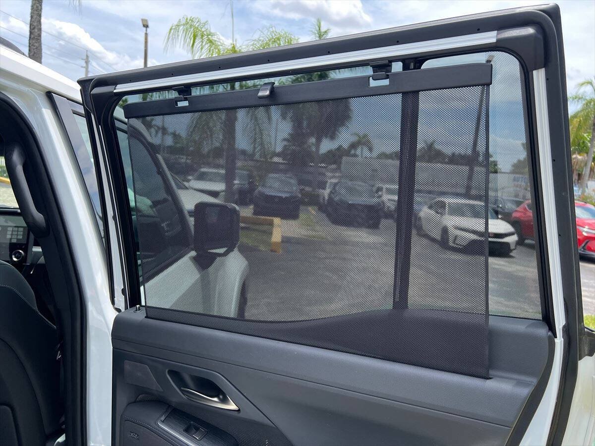 Used 2024 Lexus GX 550 w/ Accessory Package (2T) AWD/4WD image 19