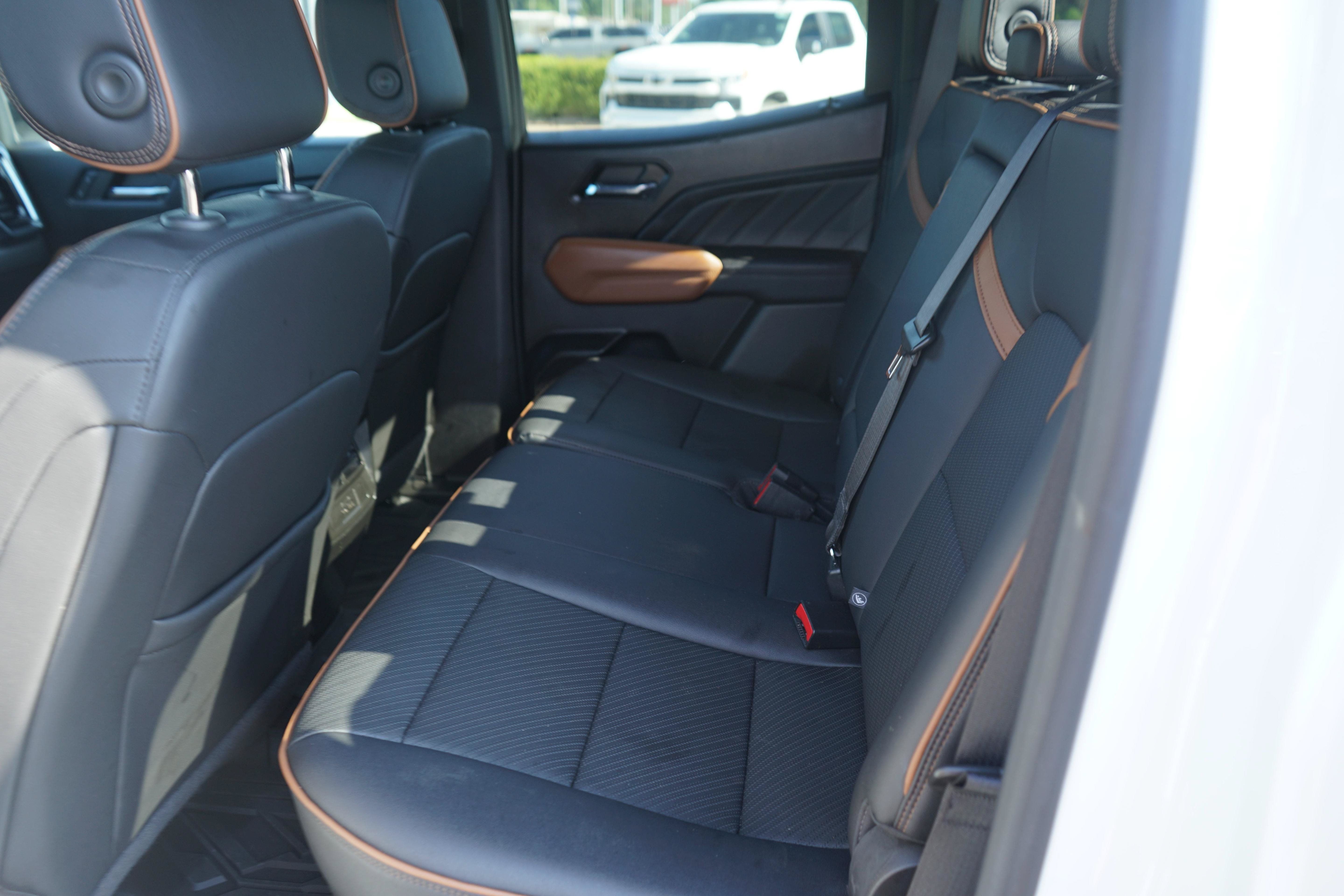 Used 2023 GMC Canyon AT4 w/ AT4 Premium Package AWD/4WD image 17