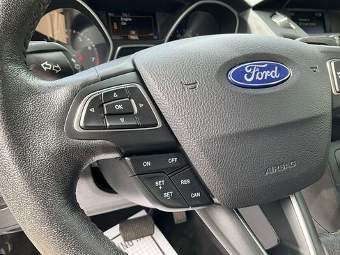 Used 2017 Ford Focus SE w/ Cold Weather Package FWD image 25