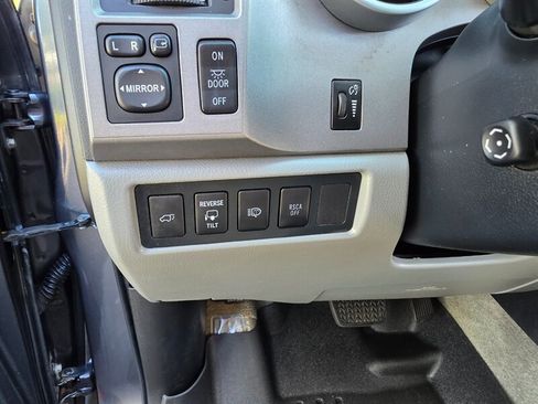 Used 2011 Toyota Sequoia Platinum AWD/4WD image 35