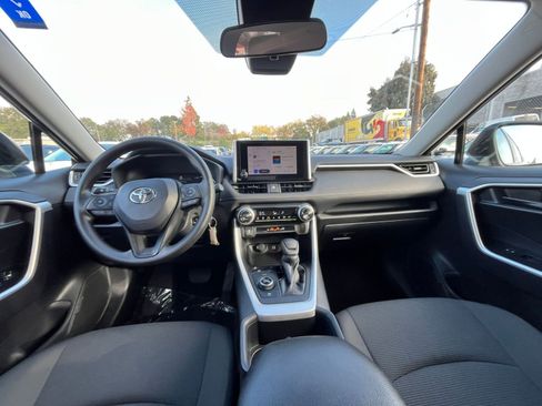 Used 2025 Toyota RAV4 LE image 32