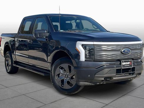 Used 2022 Ford F150 Lightning Lariat image 2