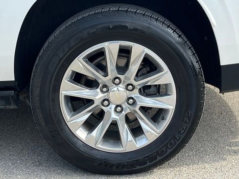Used 2022 Chevrolet Suburban Premier RWD image 11