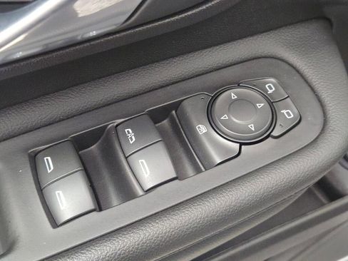 Used 2024 GMC Terrain SLT w/ Infotainment Package II image 23