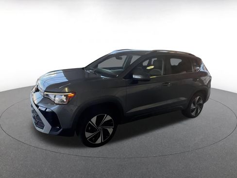 Used 2025 Volkswagen Taos SE image 8