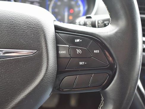 Used 2018 Chrysler Pacifica Touring-L w/ Premium Audio Group image 20