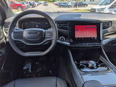 Used 2022 Jeep Wagoneer Series III AWD/4WD image 18