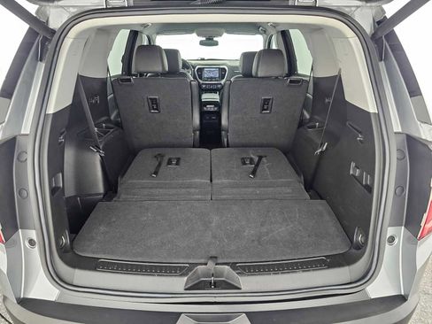 Used 2023 GMC Acadia SLT FWD image 16