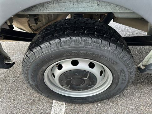 Used 2018 Ford Transit 250 130 Low Roof image 12