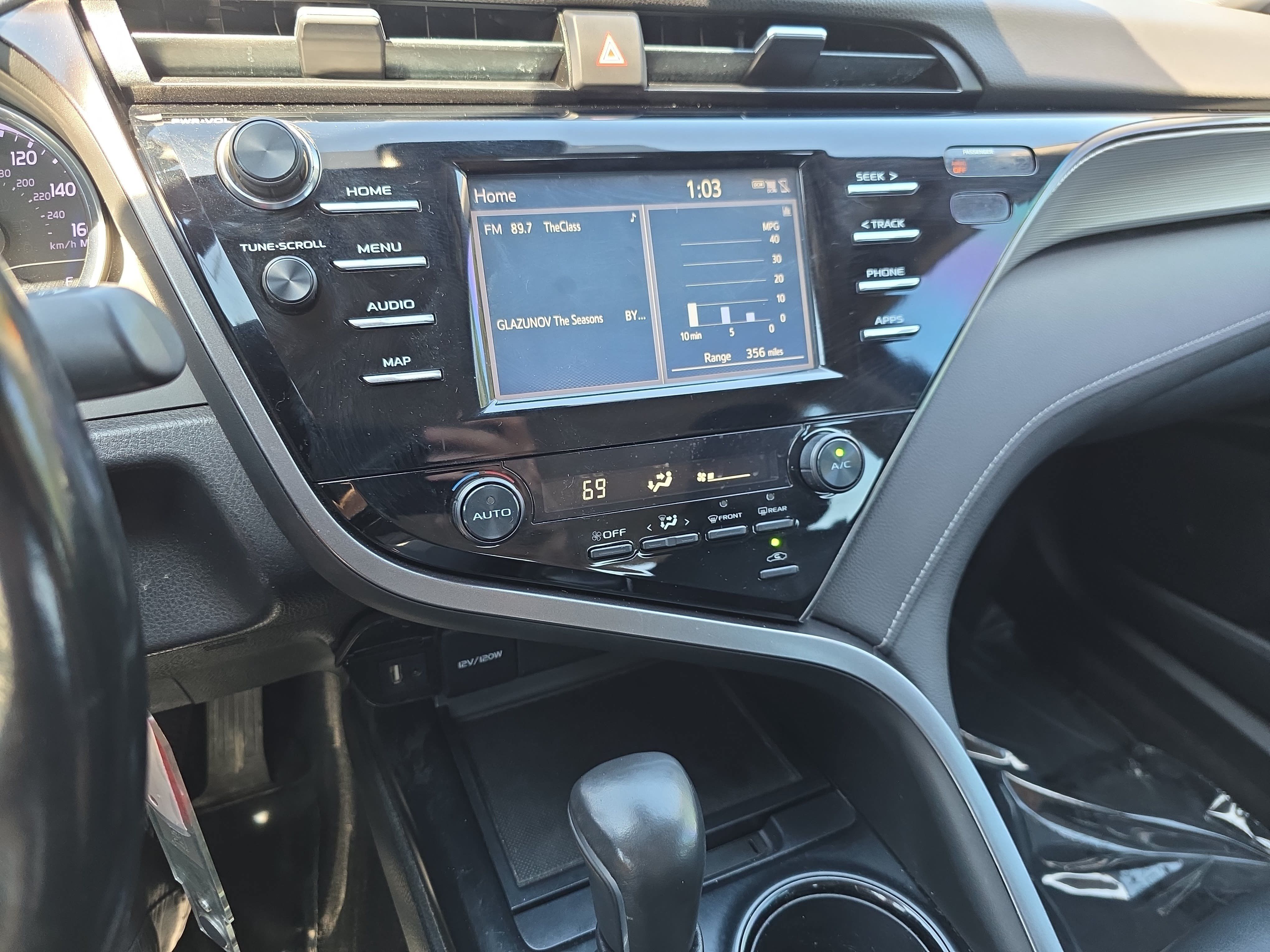Used 2019 Toyota Camry SE FWD image 17