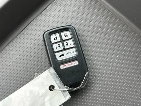 Used 2014 Honda Odyssey EX-L image 2