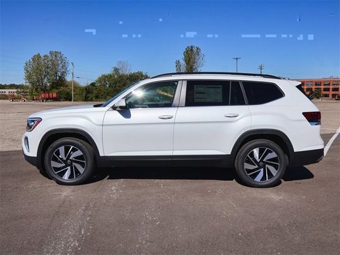 New 2026 Volkswagen Atlas SE image 2