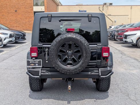 Used 2016 Jeep Wrangler Unlimited Sahara AWD/4WD image 4