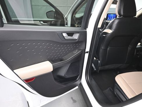 Used 2020 Ford Escape SEL image 10