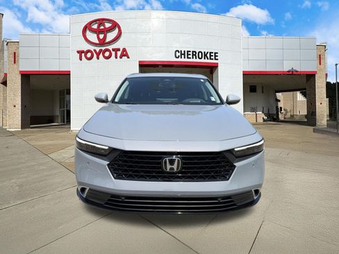 Used 2025 Honda Accord Touring image 2