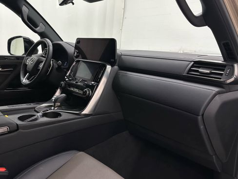 Used 2025 Lexus LX 700h Overtrail w/ Accessory Package (Z1) AWD/4WD image 18