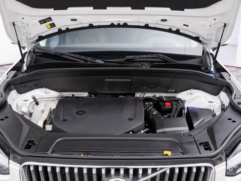 Used 2024 Volvo XC90 B6 Ultimate w/ Protection Package image 31