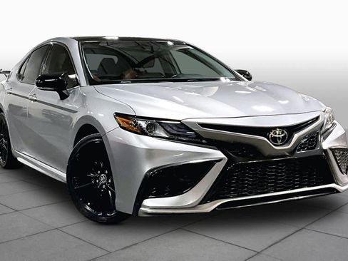 Used 2021 Toyota Camry XSE FWD image 3
