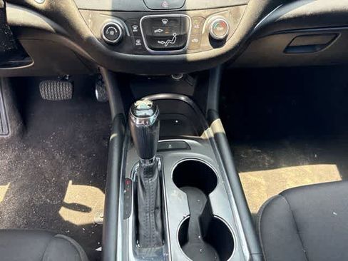 Used 2018 Chevrolet Malibu LT FWD image 19