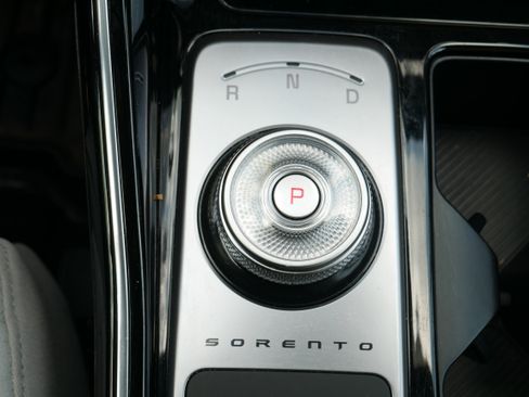 Certified 2025 Kia Sorento SX Prestige AWD/4WD image 28