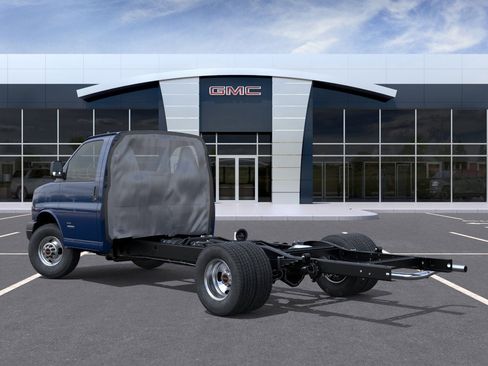 New 2025 GMC Savana 3500 w/ Power Convenience Package image 27